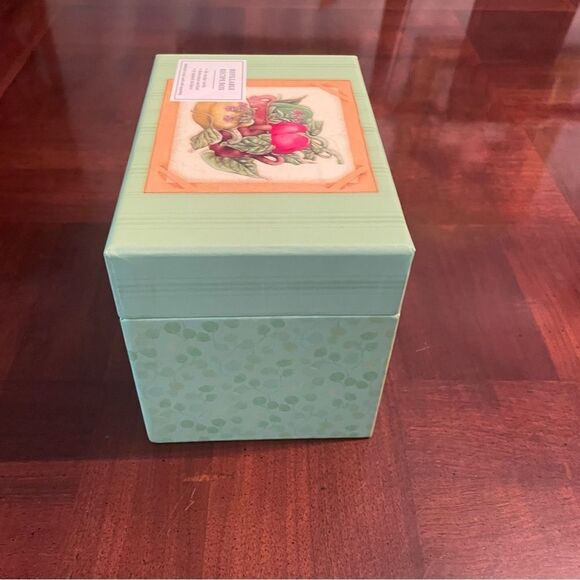 Hallmark Marjolein Bastin Nature's Sketchbook RECIPE BOX, DIVIDERS & CARDS - Picture 5 of 10